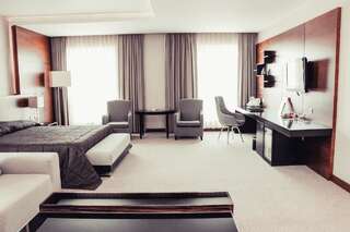 Отель Point Hotel Baku Баку Улучшенный двухместный номер с 1 кроватью-4