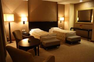 Отель Point Hotel Baku Баку Улучшенный двухместный номер с 2 отдельными кроватями-4