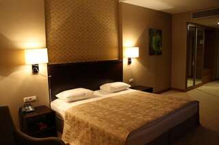 Отель Point Hotel Baku Баку Улучшенный двухместный номер с 1 кроватью-7